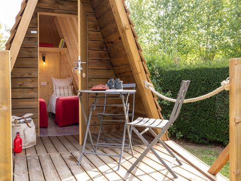 Hébergement 2 personnes - Forfait Insolite :Cabadienne 8m² - 1 chambre + Frigidaire + Terrasse 1/2 pers