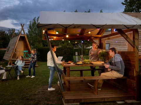 Hébergement 2 personnes - Forfait Insolite :Cabadienne 8m² - 1 chambre + Frigidaire + Terrasse 1/2 pers