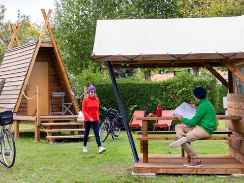 Hébergement 2 personnes - Forfait Insolite :Cabadienne 8m² - 1 chambre + Frigidaire + Terrasse 1/2 pers