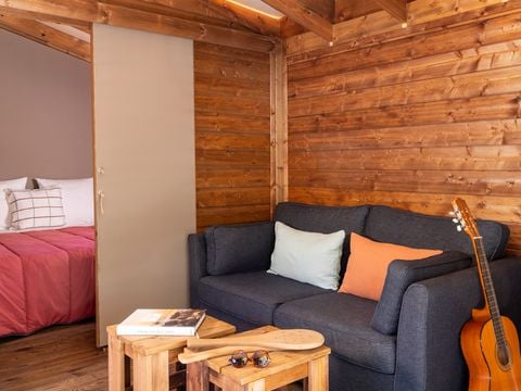 CHALET 4 personnes - CosyFlower Confort 27m² - 2 chambres + Terrasse couverte + LV + Quartier piéton. 4 pers
