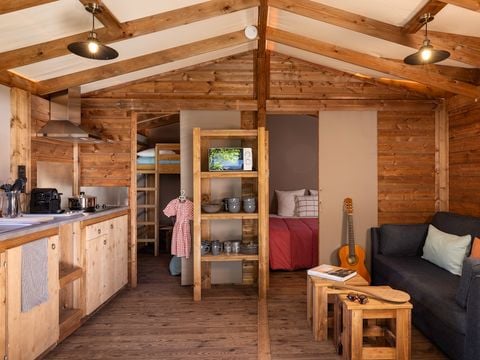 CHALET 4 personnes - CosyFlower Confort 27m² - 2 chambres + Terrasse couverte + LV + Quartier piéton. 4 pers