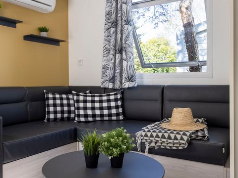 MOBILHOME 4 personnes - Homeflower Premium 29m² (2chambres) + TV + LV + Terrasse couverte + Draps inclus + Quartier piéton 4 pers