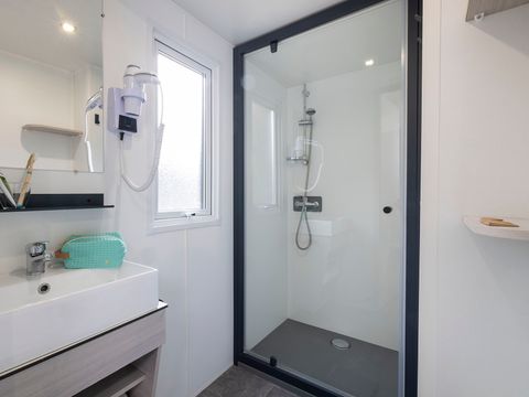 MOBILHOME 4 personnes - Homeflower Premium 29m² (2chambres) + TV + LV + Terrasse couverte + Draps inclus + Quartier piéton 4 pers