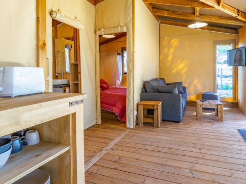 Tente en toile et en bois 4 personnes - Cabane Cotton Confort 32m² - 2chambres + Terrasse couverte + Quartier piéton 4 pers