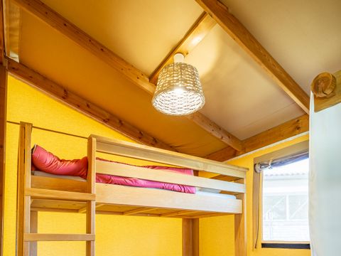 Tente en toile et en bois 4 personnes - Cabane Cotton Confort 32m² - 2chambres + Terrasse couverte + Quartier piéton 4 pers