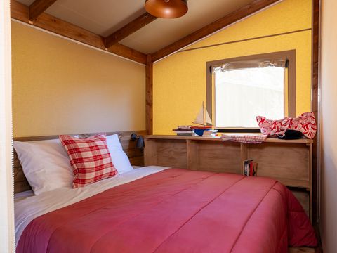 Tente en toile et en bois 4 personnes - Cabane Cotton Confort 32m² - 2chambres + Terrasse couverte + Quartier piéton 4 pers