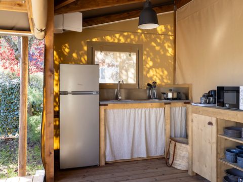 Tente en toile et en bois 4 personnes - Cabane Cotton Confort 32m² - 2chambres + Terrasse couverte + Quartier piéton 4 pers