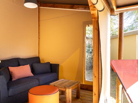 Tente en toile et en bois 4 personnes - Cabane Cotton Confort 32m² - 2chambres + Terrasse couverte + Quartier piéton 4 pers