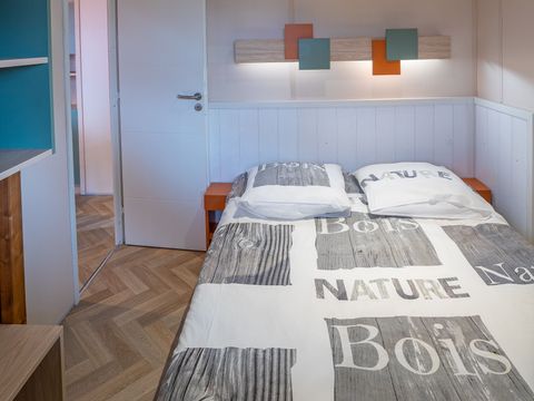 CHALET 4 personnes - Chalet Cannelle 26.5m² 2 chambres + TV + LV + Terr. couverte+ Draps + Quartier piéton + clim 4 pers