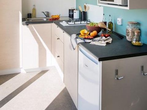 MOBILHOME 2 personnes - Cottage CAHITA - 18 m² - terrasse bois semi-couverte - 1 chambre 1/2 pers