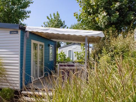 MOBILHOME 2 personnes - Cottage CAHITA - 18 m² - terrasse bois semi-couverte - 1 chambre 1/2 pers