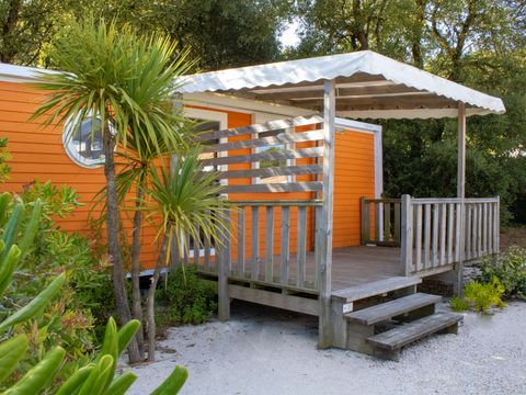 Mobilhome 4 personnes - LITCHI -26 m²- 2 chambres- terrasse semi-couverte de 12m²