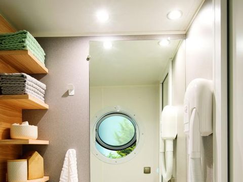 Mobilhome 4 personnes - LITCHI -26 m²- 2 chambres- terrasse semi-couverte de 12m²