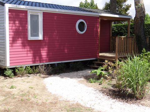 Mobilhome 4 personnes - GOYAVE -25 m² - 2 chambres- terrasse intégrée