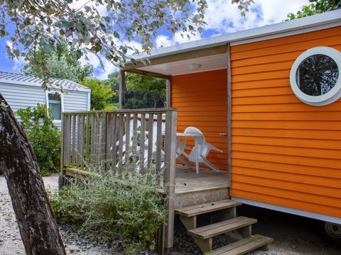 Mobilhome 4 personnes - GOYAVE -25 m² - 2 chambres- terrasse intégrée