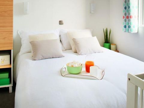 Mobilhome 4 personnes - GOYAVE -25 m² - 2 chambres- terrasse intégrée