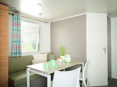 Mobilhome 4 personnes - GOYAVE -25 m² - 2 chambres- terrasse intégrée