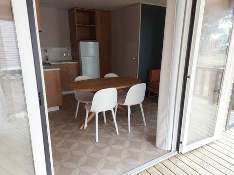 Mobilhome 4 personnes - TERRE ET MER -2 chambres - 30 m² - terrasse semi-couverte de 15 m²