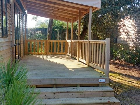 MOBILHOME 4 personnes - Cottage TERRE ET MER - 30m² - terrasse bois semi-couverte - 2 chambres - 4 pers