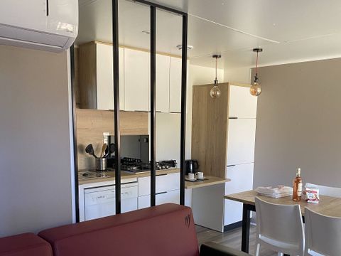 MOBILHOME 8 personnes - Mobil-home | Ultimate | 4 Ch. | 8 Pers. | Terrasse surélevée | 2 SDB | Clim. | TV