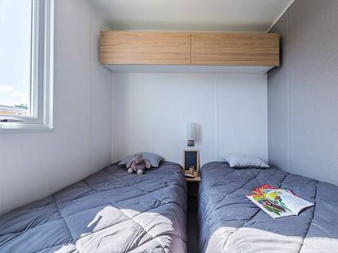 MOBILHOME 8 personnes - Mobil-home | Ultimate | 4 Ch. | 8 Pers. | Terrasse surélevée | 2 SDB | Clim. | TV