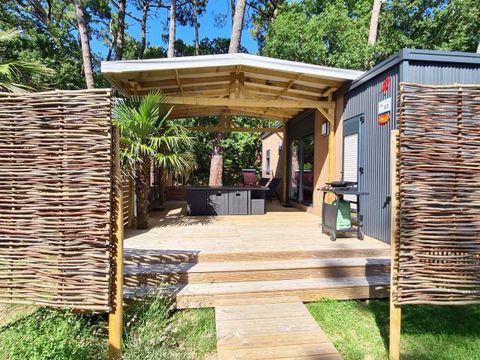 MOBILHOME 8 personnes - Mobil-home | Ultimate | 4 Ch. | 8 Pers. | Terrasse surélevée | 2 SDB | Clim. | TV