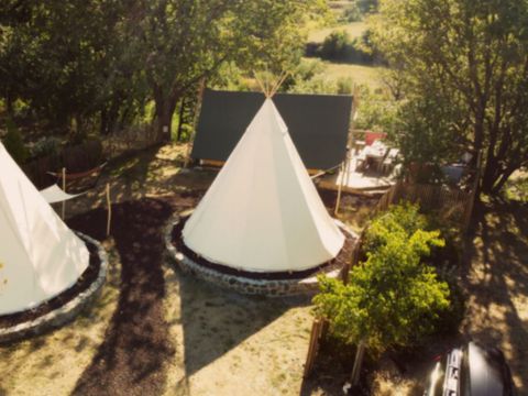 HÉBERGEMENT INSOLITE 10 personnes - Lakota camp