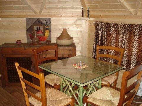 HÉBERGEMENT INSOLITE 4 personnes - Refuge - Esprit cabane - Sans eau ni sanitaire 2/4 places,