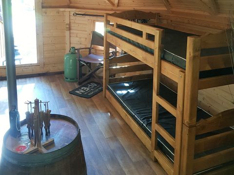 HÉBERGEMENT INSOLITE 4 personnes - Refuge - Esprit cabane - Sans eau ni sanitaire 2/4 places,
