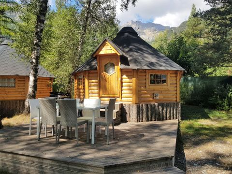 HÉBERGEMENT INSOLITE 6 personnes - Refuge - Esprit cabane - Sans eau ni sanitaire 4/6 places