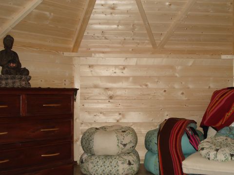 HÉBERGEMENT INSOLITE 3 personnes - Refuge - Esprit cabane  - Sans eau ni sanitaire 2/3 places