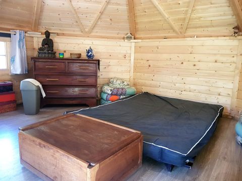 HÉBERGEMENT INSOLITE 3 personnes - Refuge - Esprit cabane  - Sans eau ni sanitaire 2/3 places