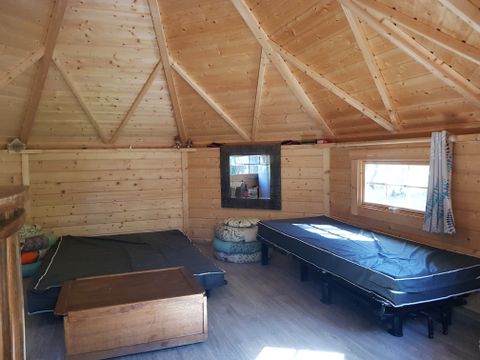 HÉBERGEMENT INSOLITE 3 personnes - Refuge - Esprit cabane  - Sans eau ni sanitaire 2/3 places