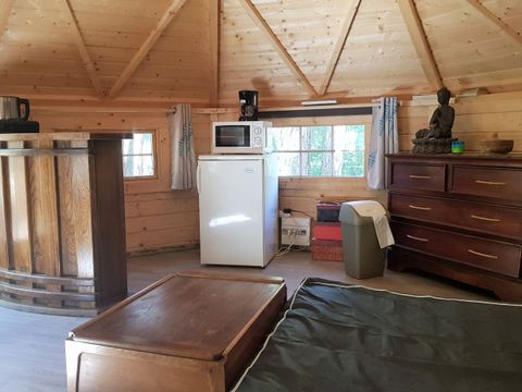 HÉBERGEMENT INSOLITE 3 personnes - Refuge - Esprit cabane  - Sans eau ni sanitaire 2/3 places
