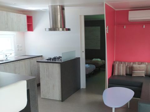 MOBILHOME 5 personnes - Mobil-home Premium + 40m² (2ch - 5pers) + TV + LV + BBQ + Clim + 2 SDB