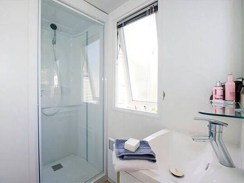 MOBILHOME 4 personnes - Classic | 2 Ch. | 4 Pers. | Terrasse surélevée | 1 SDB