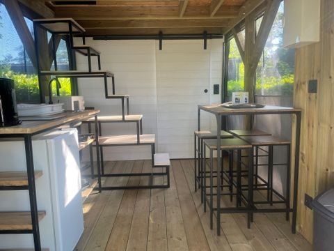 Hébergement 3/4 personnes - INSOLITE Découverte - 2 chambres - Avec sanitaires et sans - TV