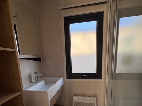 Mobilhome 4 personnes - Palmy Premium 24,5m2 - 2 chambres - CLIM - TV - Lave-vaisselle - Terrasse Couverte