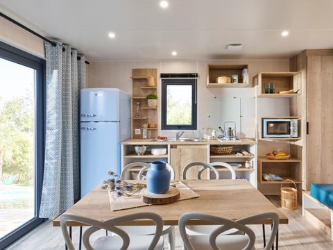 Mobilhome 4 personnes - Palmy Premium 24,5m2 - 2 chambres - CLIM - TV - Lave-vaisselle - Terrasse Couverte