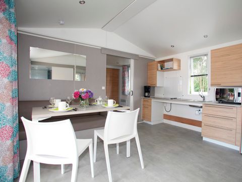 MOBILHOME 4 personnes - Confort 29m² - 2 chambres - Terrasse couverte - TV