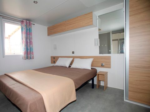 MOBILHOME 4 personnes - Confort PMR 29m² - 2 chambres - Terrasse couverte - TV
