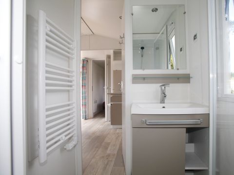 MOBILHOME 7 personnes - Confort 32m² - 3 chambres - Terrasse couverte - TV - lave-vaisselle