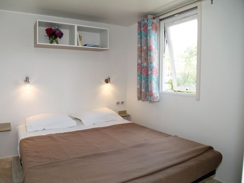 MOBILHOME 7 personnes - Confort 32m² - 3 chambres - Terrasse couverte - TV - lave-vaisselle