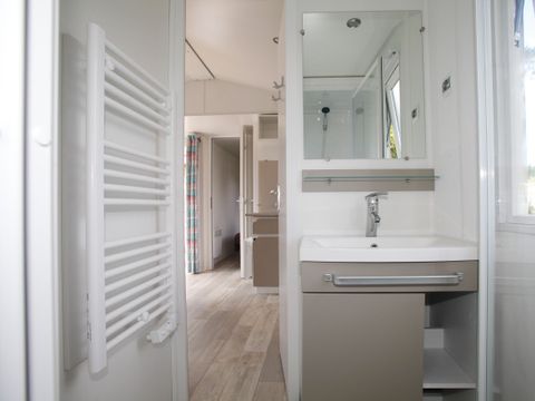 MOBILHOME 7 personnes - Premium 34m² - 3 chambres - Terrasse couverte - TV - lave-vaisselle - draps - serviettes