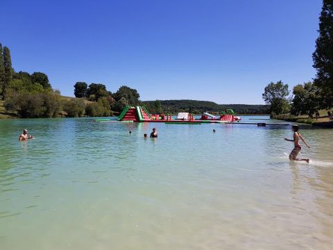 Camping Des Arcades - Camping Lot - Image N°44