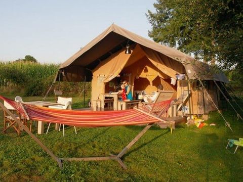 Tente en toile et en bois 5 personnes - LODGE NATURE 35 m²