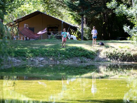 Tente en toile et en bois 5 personnes - LODGE VIP 55 m²