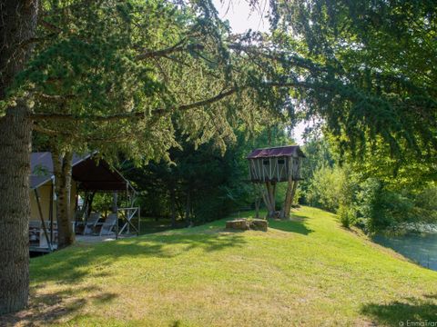 Tente en toile et en bois 5 personnes - LODGE VIP 55 m²