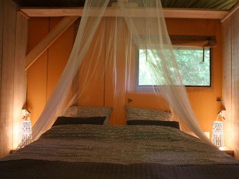 Tente en toile et en bois 5 personnes - LODGE VIP 55 m²