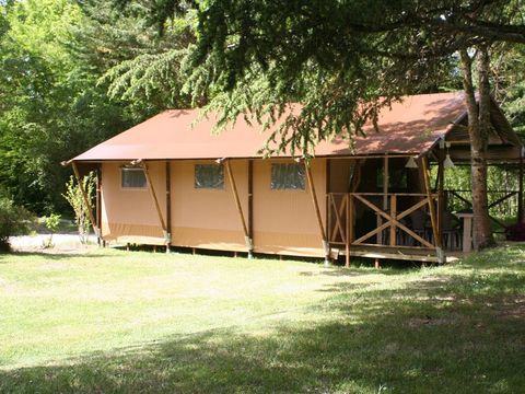 Tente en toile et en bois 5 personnes - LODGE VIP 55 m²